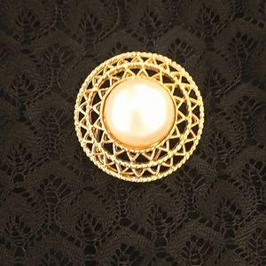 Vintage Gold Tone & Pearl Filigree Scarf Clip